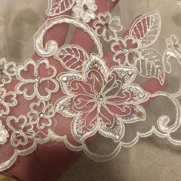 Wedding dress - Picture 5 of 8